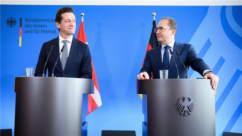 Dobrindt: Verschärfte Kontrollen auch zu Dänemark richtig Dobrindt und Bek sind sich in Vielem einig.