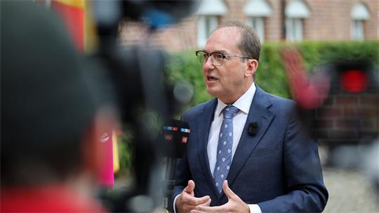Dobrindt und seine Amtskollegen der Ostsee-Anrainerstaaten wollen auf Bedrohungen der Sicherheit reagieren.