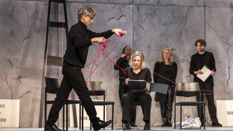 Kirche und Missbrauch: Dieses Theater gibt Betroffenen in Buxtehude eine Stimme Dokumentarische und literarische Texte wurden zu dem Stück über Missbrauch in der Kirche verwebt.
