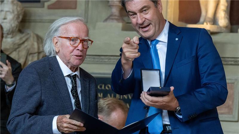 Deutschlands König des Jazz - Klaus Doldinger ist tot Doldinger erhielt vor gut zwei Jahren den Bayerischen Maximiliansorden. (Archivbild)