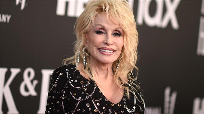 Dolly Parton wird von der Oscar-Akademie für ihr sozialen Engagement geehrt. (Archivbild) 