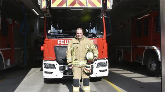 Dominik Dupke sprang in die eiskalte Este, um eine Frau zu retten.