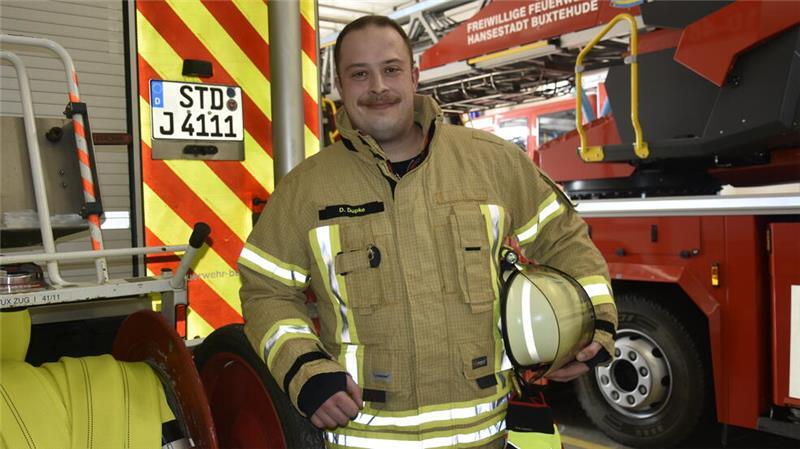 Er ist der Lebensretter von der Este Dominik Dupke wohnt in Buxtehude und stammt aus Nordrhein-Westfalen.