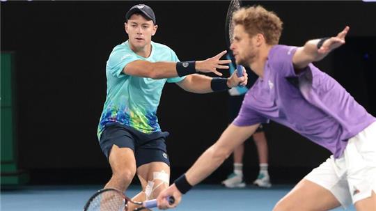 Dominik Koepfer (l) und Yannick Hanfmann haben das Doppel-Halbfinale in Melbourne verloren.
