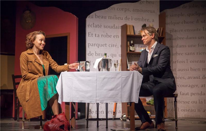 Dominique Siassia und Ralf Bauer in „Das Lächeln der Frauen“ . Foto Philipp Moenckert