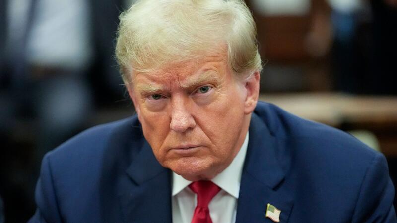 Knapp bei Kasse - Trump droht die Pfändung Donald Trump hat offenbar Probleme, eine Kaution von rund 450 Millionen US-Dollar zu begleichen.
