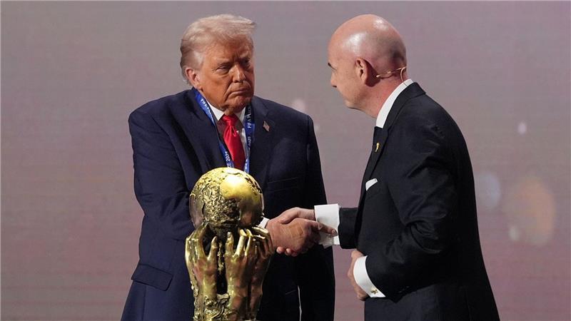 Donald Trump (l) und Gianni Infantino pflegen ein enges Verhältnis. (Archivbild)