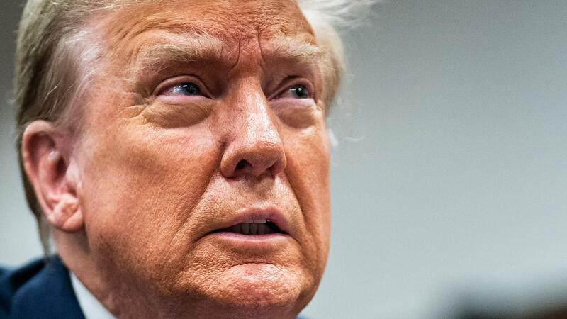 Betrug oder Unschuld? Schweigegeldprozess gegen Trump läuft Donald Trump steht vor Gericht: Die Staatsanwaltschaft legt dem Ex-Präsidenten in dem Prozess die Fälschung von Geschäftsunterlagen zur Last.
