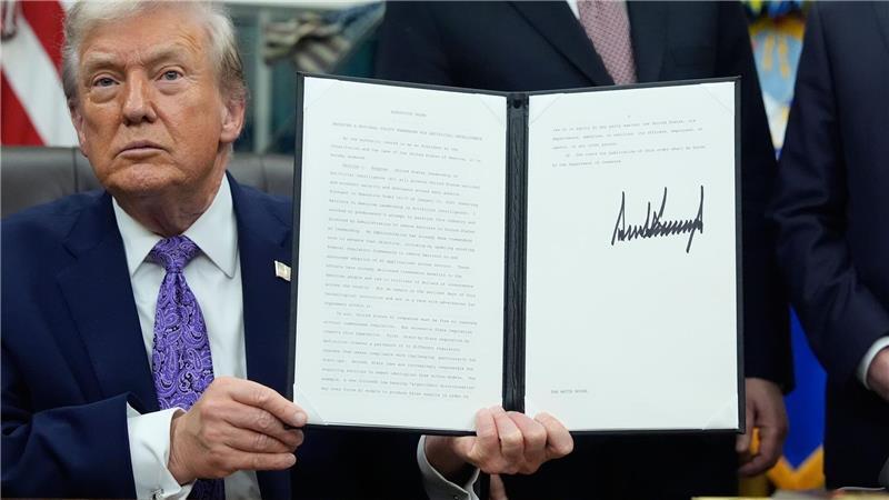 Donald Trump will KI-Gesetze einzelner Bundesstaaten eindämmen. (Archivbild)