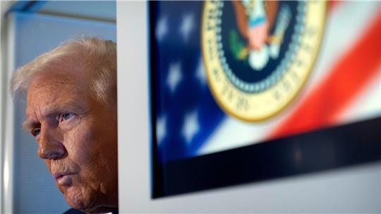 Trump: Nichts gefährdet die Waffenruhe in Gaza DonaldTrump spricht zu Reportern