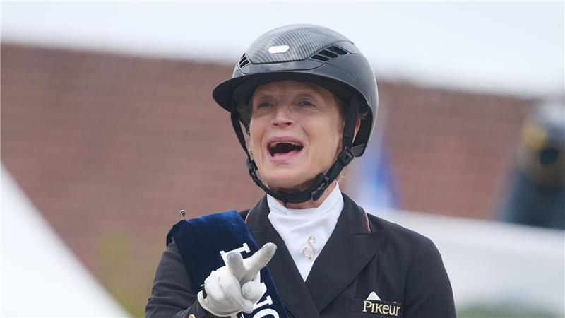 Doppelte Freude für die große Dame des Reitsports: Isabell Werth gewinnt zwei Titel.