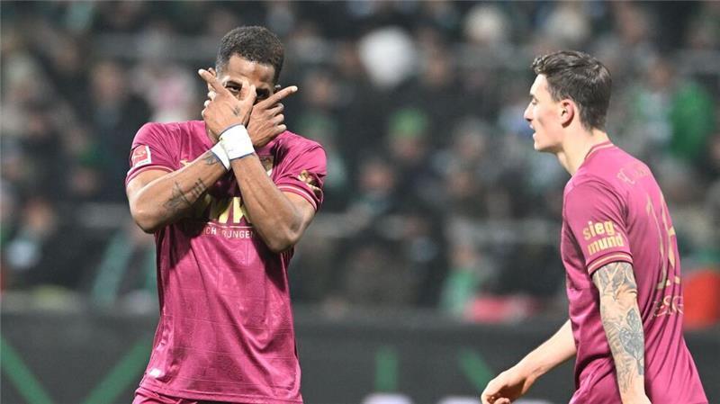 Werder patzt auch gegen Augsburg Doppeltorschütze: Samuel Essende war Mann des Tages beim FC Augsburg.
