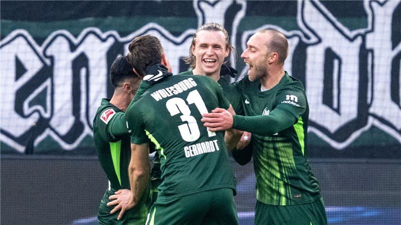 Doppeltorschütze für Wolfsburg: Offensivmann Patrick Wimmer (M.).