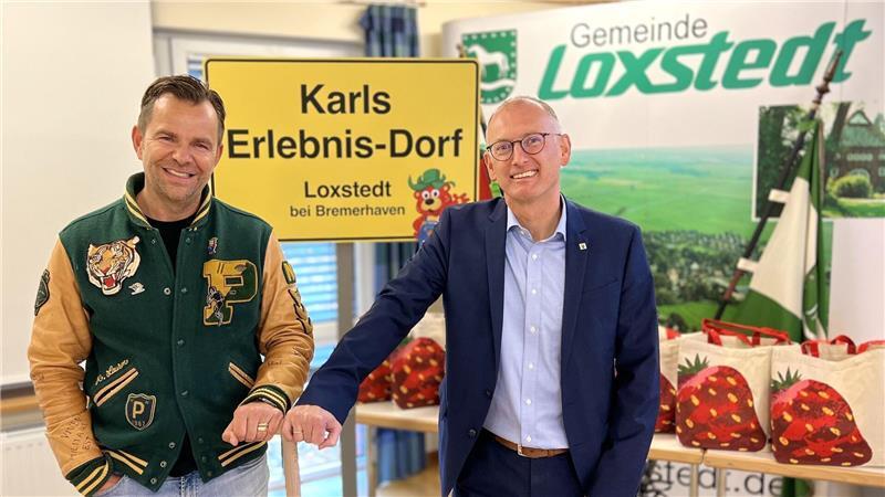 Karls-Chef zieht Bilanz: „Wir sind überwältigt von Loxstedt“ Dorf-Betreiber Robert Dahl (links) und Loxstedts Bürgermeister Detlef Wellbrock ziehen an einem Strang.