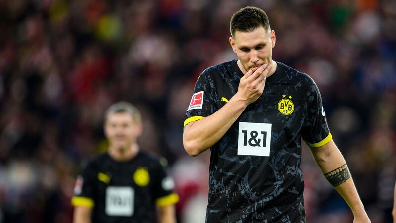 Bayern vorerst Tabellenführer - BVB verliert erneut Dortmund kassierte in Stuttgart den nächsten Rückschlag.