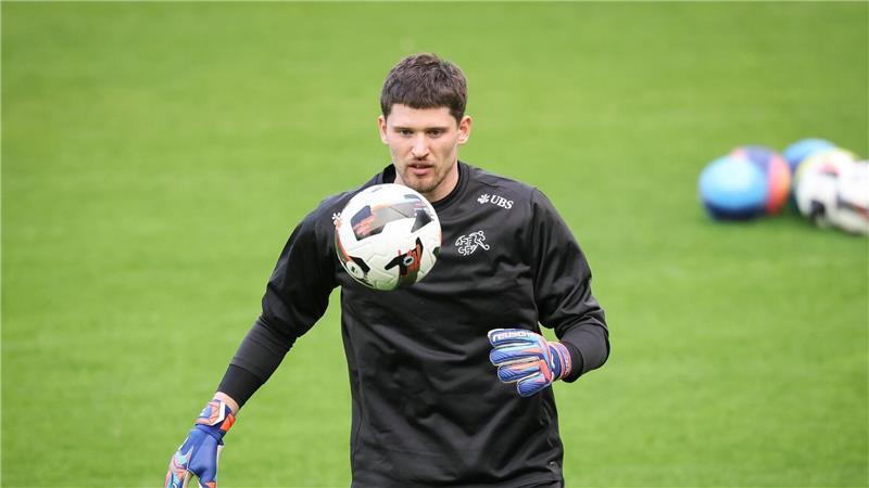 Dortmunds Torwart Gregor Kobel beim Abschlusstraining der Schweizer.