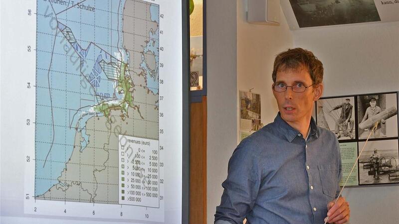 Dr. Arne Schröder vom Thünen-Institut für Seefischerei berichtete im Museum für Wattenfischerei interessierten Bürgern in Wremen über sein Forschungsprojekt. 