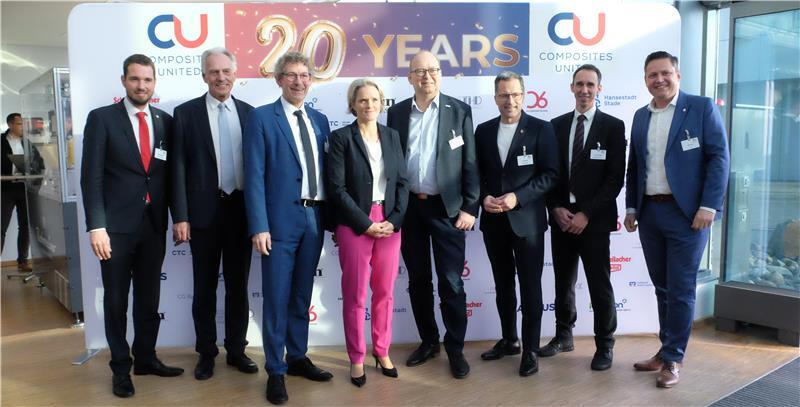 Das CFK-Valley feiert Geburtstag – Hunderte Jobs nach Stade gebracht Dr. Bastian Brenken, Prof. Dr. Klaus Drechsler, Frank Doods, Nicole Dreyer-Langlet, Sönke Hartlef, Kai Seefried, Dr. Tjark von Reden und Marc Fette.