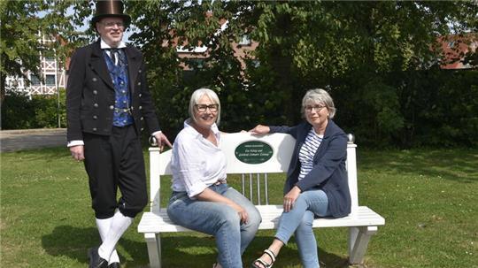 Dr. Boy Friedrich, Anette Stranghöhner und Angela Cohrs gehören zu den Gästeführern, die „Jork zu Fuß“ anbieten.