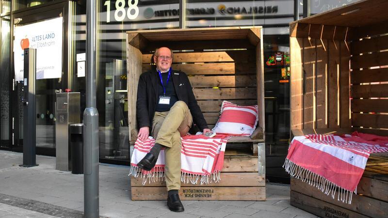 Dr. Boy Friedrich aus Cranz bietet als Altländer Gästeführer verschiedene Angebote an: Bus-, Radtouren, Dorfrundgänge, Architektur-, Kirchen- und Mueseumsführungen und Touren auf Plattdeutsch.