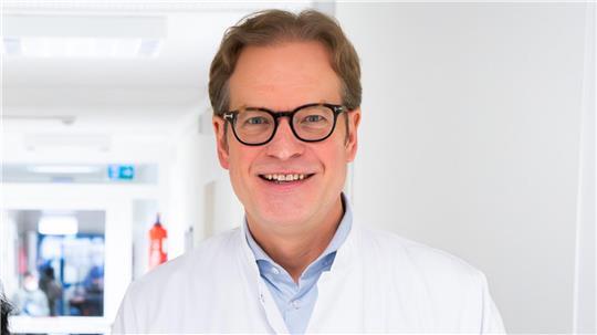 Dr. Kai-Martin Thoms.