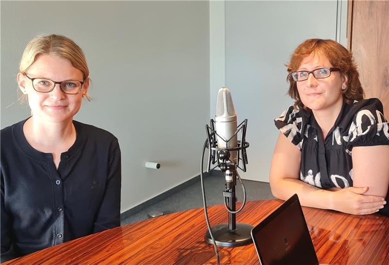 Dr. Kathrin Engelken mit ihrer Patientin Anja Laskowski (rechts) während der Aufnahmen zum Podcast. Foto: Stephan