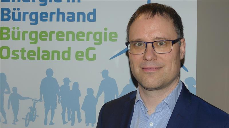 Dr. Lars Holstenkamp aus Lüneburg befasst sich mit der Entwicklung der Bürgerenergie in Deutschland.