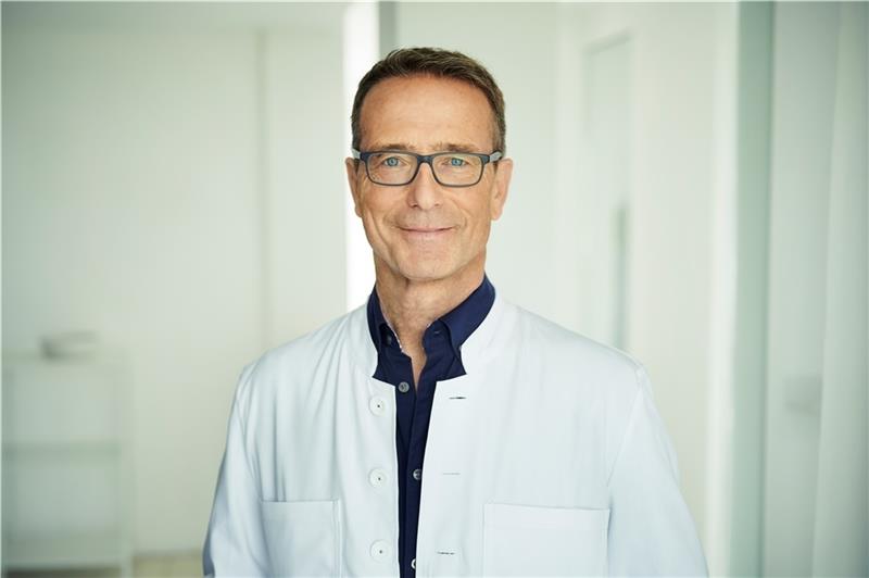 Diese Tipps hat TV-Doktor Matthias Riedl für eine gesunde Ernährung Dr. Matthias Riedl ist seit zehn Jahren erfolgreich mit den „Ernährungs-Docs“ im TV zu sehen. Foto: Sibler