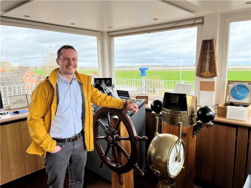 Ärchäologe ist neuer Kapitän der Maritimen Landschaft Unterelbe Dr. Sebastian Ipach hat das Ruder bei der Arbeitsgemeinschaft Maritime Landschaft Unterelbe in Grünendeich übernommen. Foto: Vasel