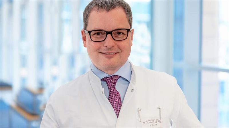 Dr. Sebastian Philipp ist Chefarzt und Ärztlicher Direktor am Elbe Klinikum Stade.