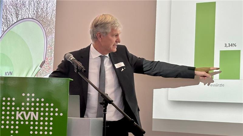 Dr. Stephan Brune hatte viele Statistiken herausgesucht, um die aktuelle Lage in der Ärzteschaft zu zeigen.