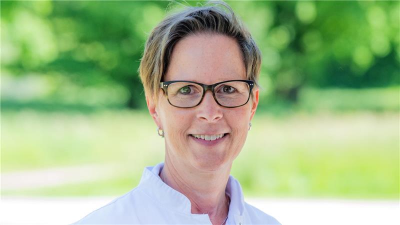 Dr. Vivien Lange ist die neue Chefärztin der Interdisziplinären Multimodalen Schmerztherapie an der OsteMed Klinik Bremervörde.