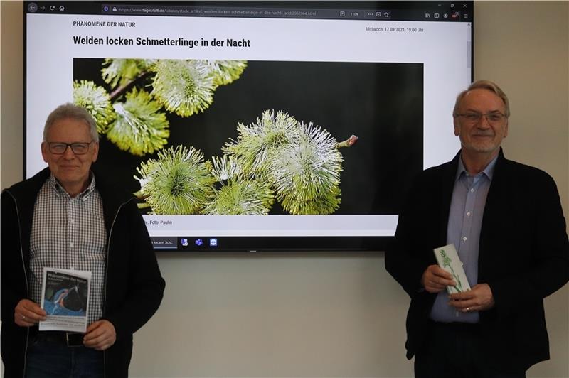 Dr. Wolfgang Kurtze (links) und Helge Geier vom Kuratorium der Lions-Stiftung vor einer Online-Version eines TAGEBLATT-Artikels aus der Reihe „Phänomene der Natur“ . Die sind als Buch erschienen, der Erlös fließt an die Stiftung und in den 