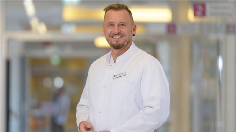 Dr. med. Dirk Korbmacher-Roschkowski ist leitender Oberarzt der Klinik für Hals-Nasen-Ohrenheilkunde, Kopf- und Halschirurgie im Klinikum Bremerhaven-Reinkenheide. Foto: Antje Schimanke