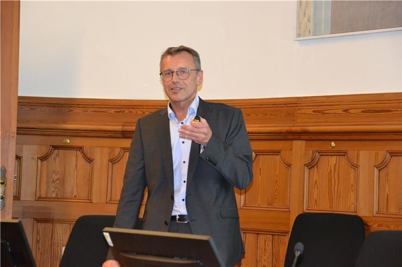 Immer mehr Videoverfahren: Wie sich die Justiz in Stade wandelt Dr.Thomas Krüger, Vizepräsident des Stader Landgerichts. Foto: Helfferich