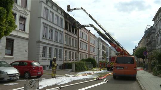 Dramatische Szenen haben sich vor und in diesem Haus abgespielt: Eine Frau sprang in die Tiefe, ein Mensch starb in den Flammen.