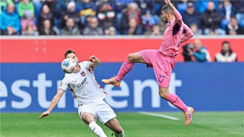 Heimsieg in Pink und mit Schleife: Hoffenheim beendet Misere Dreh- und Angelpunkt bei Hoffenheim: Andrej Kramaric (r.).