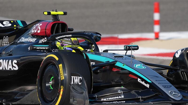 Drehte im zweiten Freien Training in Bahrain die schnellste Runde: Lewis Hamilton.