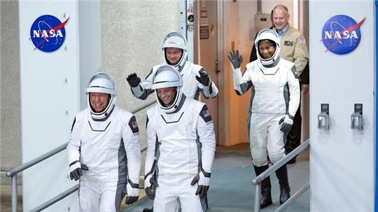 Drei Amerikaner und ein Russe sind zur Internationalen Raumstation ISS aufgebrochen.