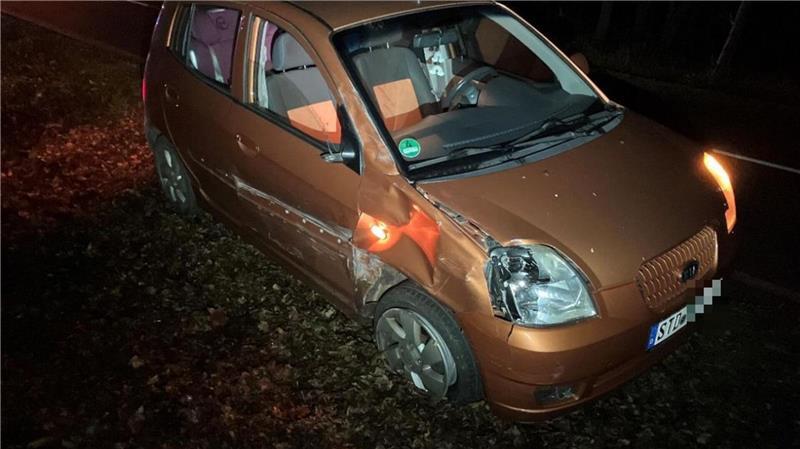 Drei Insassen des Kia wurden bei dem Unfall verletzt.