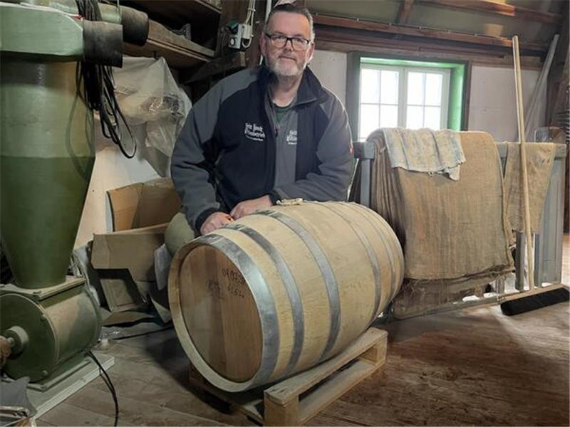 Drei Jahre lang lagerte Müller Volkmar Dinglinger sein Whisky-Fass auf dem Steinboden der Twielenflether Mühle.