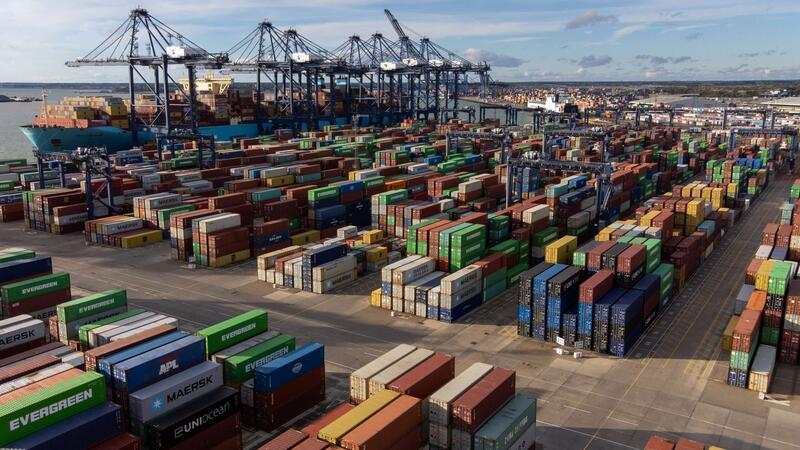 Drei Jahre nach dem endgültigen Brexit bereiten die Folgen des britischen EU-Ausstiegs der Wirtschaft auf beiden Seiten des Ärmelkanals weiter Sorgen.