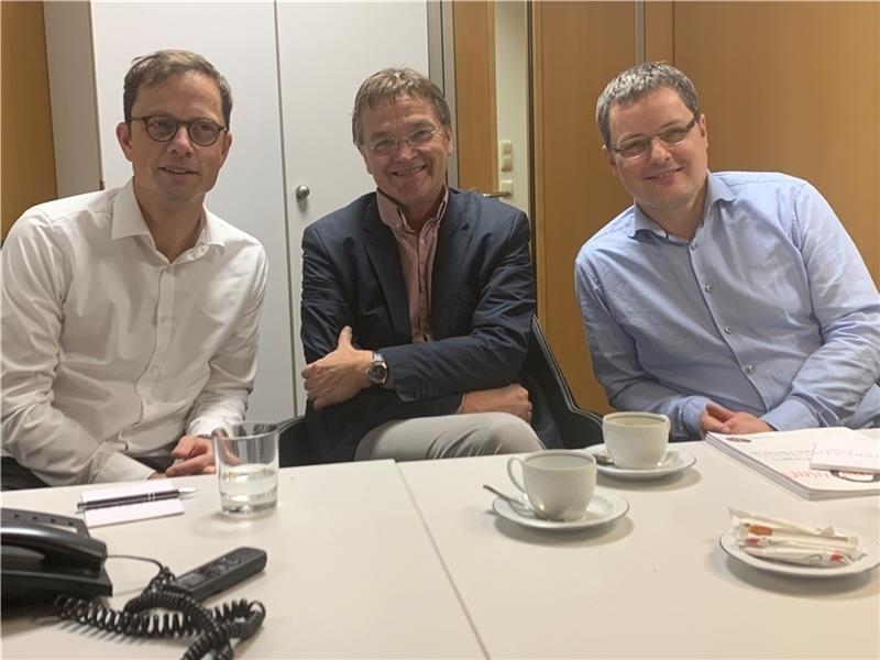 Drei Kardiologen , viele Anrufer, viele Antworten von Dr. Sebastian Kolck, Dr. Carl Schaefer und Dr. Sebastian Philipp. Foto: Stephan