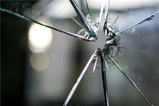 Drei Männer hatten am ehemaligen Mic Mac Moisburg eine Scheibe eingeschlagen und waren in das Gebäude eingedrungen (Symbolbild). Foto: Pixabay/Kira Hoffmann