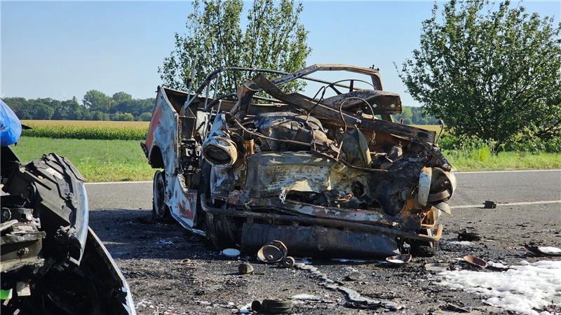 Drei Tote bei Frontalzusammenstoß bei Leipzig Drei Menschen fanden bei einem schweren Unfall den Tod.