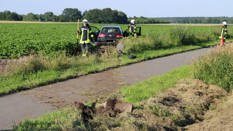 Überholmanöver missglückt: Auto und Transporter kollidieren bei Ahlerstedt Drei Menschen wurden ins Elbe Klinikum gebracht.