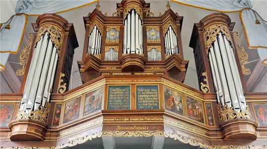 Drei Musikkünstler werden an der bekannten Arp-Schnitger-Orgel spielen.