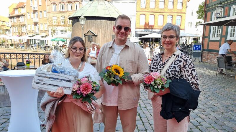 Drei Stader Heimatshopper: Siegerin Anna, Pitt und Maren.
