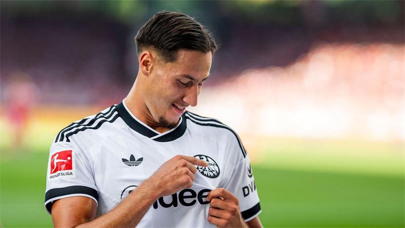 Drei Tore zum Saisonauftakt: Younes Ebnoutalib ist der Eintracht-Mann des Spiels. 
