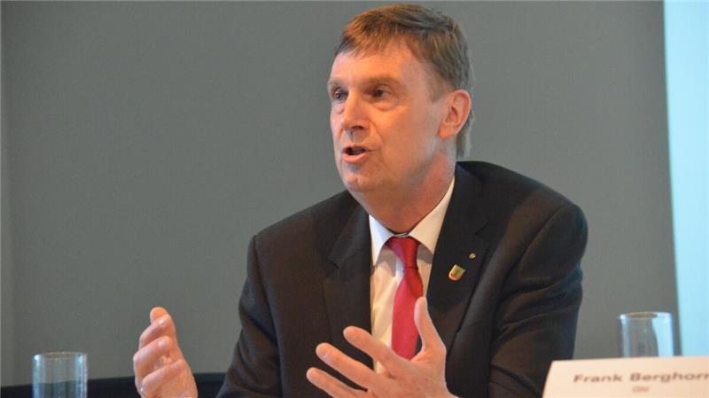 Paukenschlag in Cuxhaven: Landrat Kai-Uwe Bielefeld gibt sein Amt vorzeitig auf Drei Wahlgänge zum Landratsposten hat der parteilose Cuxhavener Kai-Uwe Bielefeld erfolgreich gemeistert. Jetzt möchte er sich in den Ruhestand zurückziehen. Archivfoto: Schröder
